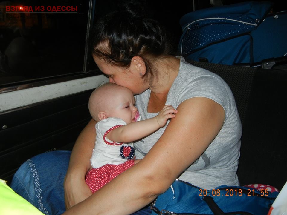 Одесситка с младенцем на руках оказалась на улице