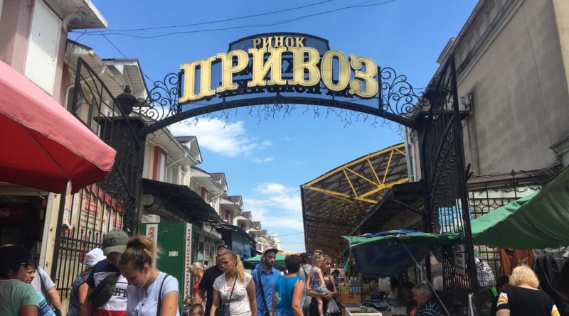 Малолетний грабитель действовал на известном рынке в Одессе