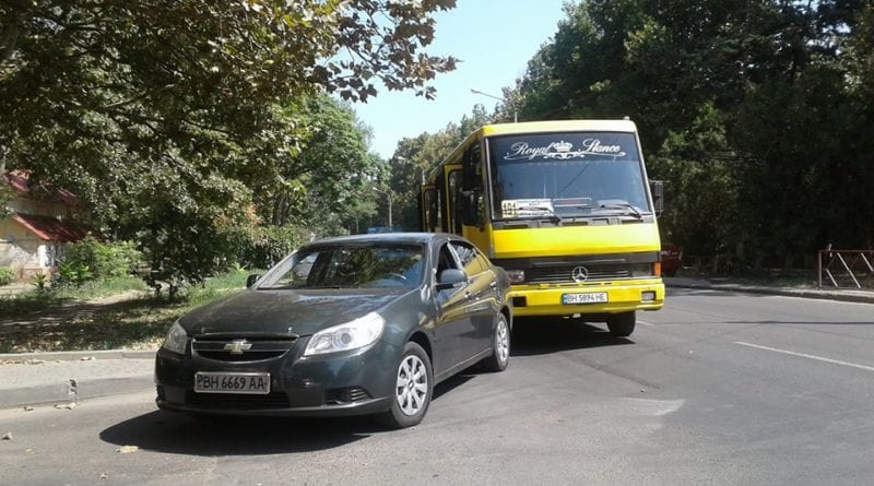 В Одессе пассажиры маршрутки стали участниками ДТП