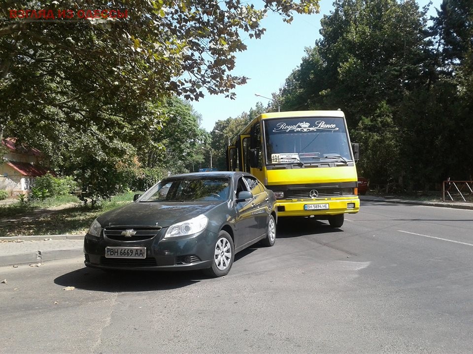 В Одессе пассажиры маршрутки стали участниками ДТП