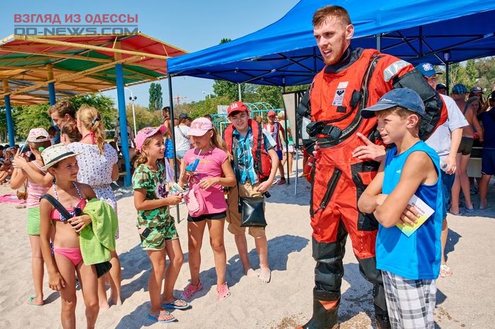 В Одессе патрульные приняли участие в детском мероприятии