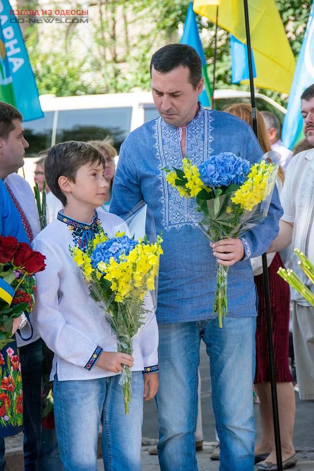В Одессе возложили цветы к памятнику Кобзарю