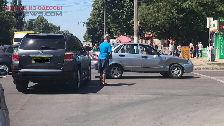 Возле одесского рынка произошло ДТП: подробности