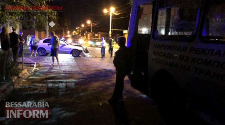 В Одесской области столкнулись маршрутка и такси