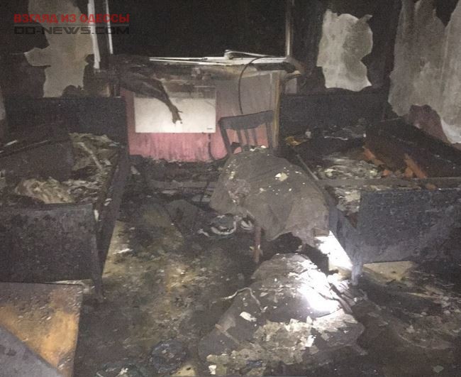 Под Одессой спасатели тушили пожар в общежитии