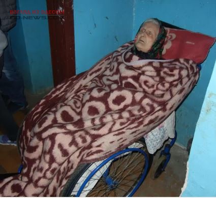 В Одессе внуки бросили бабушку в беспомощном состоянии