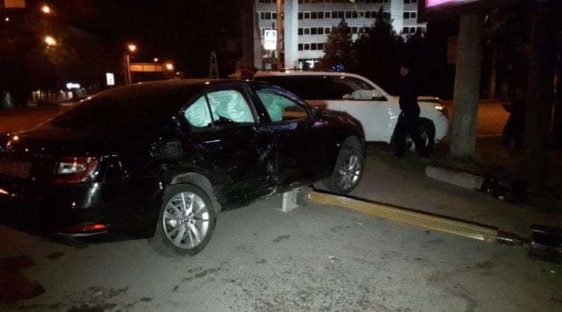 В Одессе на Французском бульваре машина врезалась в светофор