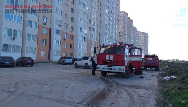 В Одессе загорелась квартира в жилкомплексе "Радужный"