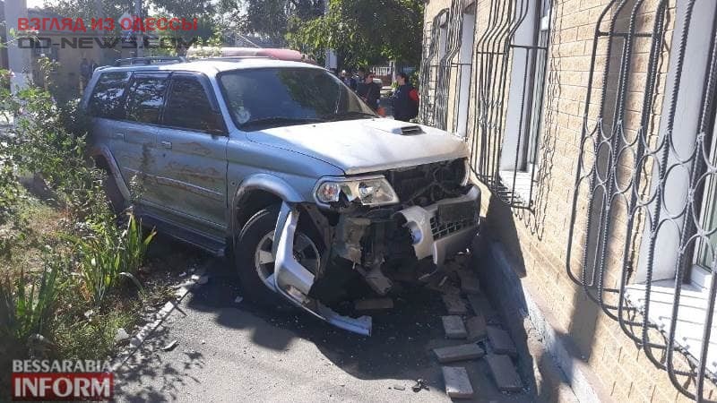 В Одесской области внедорожник протаранил стену дома