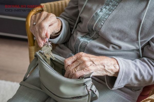 В Одессе пенсионерка стала жертвой грабителя