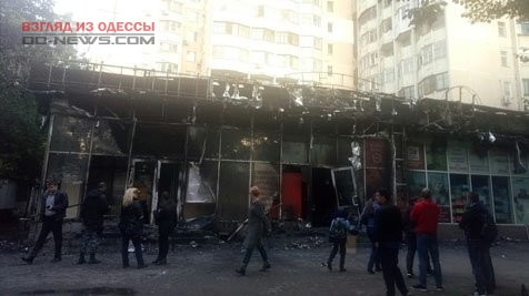 В Одессе сгорели магазин и банк