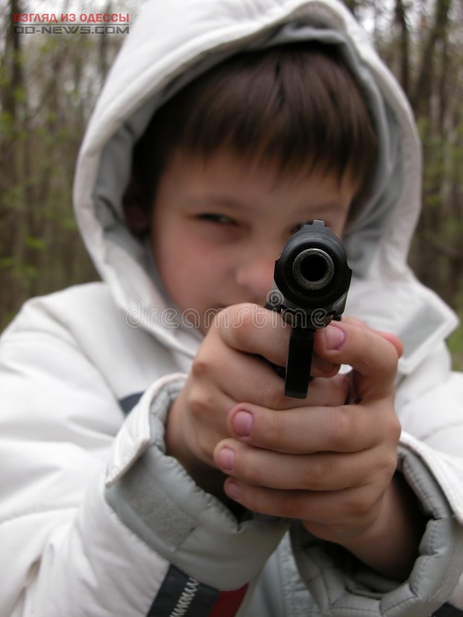 В Одессе в руках ребенка оказалось оружие