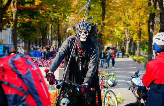 В центре Одессы состоялся красочный костюмированный велошабаш
