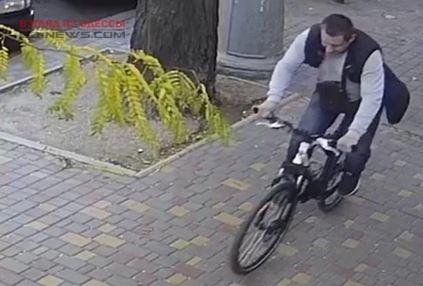 В Одессе велосипедный вор попал под прицел камеры