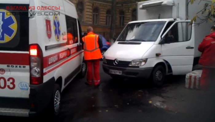 В Одессе «скорую помощь» задерживают грузовики