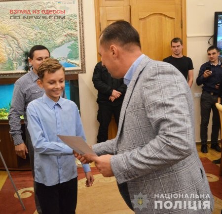 Главный полицейский Одессы вручил награды активистам