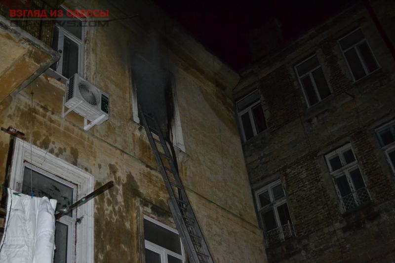 В Одессе загорелся жилой дом