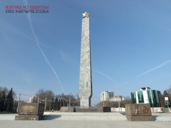 В Одессе обелиск на пл.10 Апреля будут реставрировать