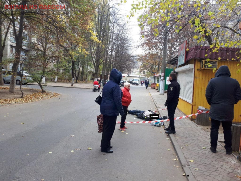 В Одессе на улице замертво упал мужчина