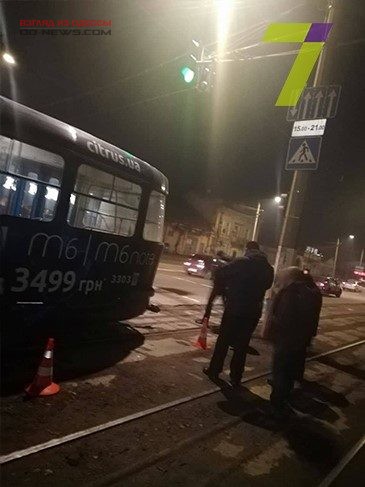 В Одессе под колеса трамвая угодила девушка
