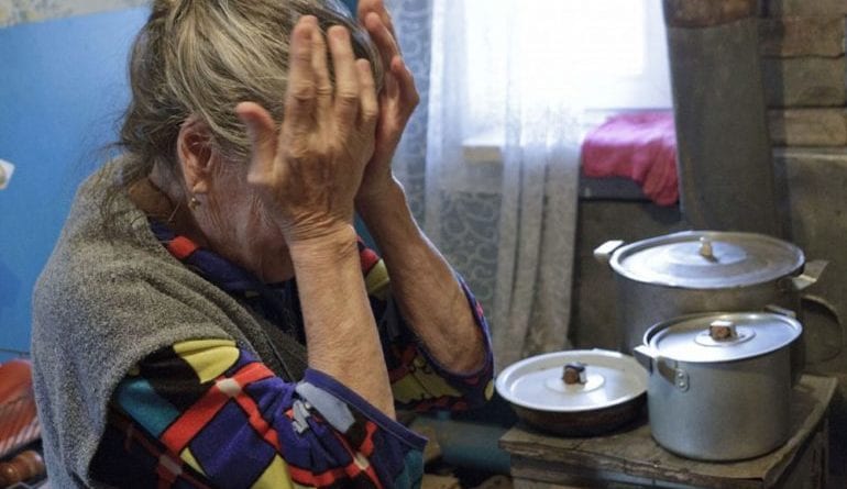В Одесской области арестовали внучку за издевательства над бабушкой