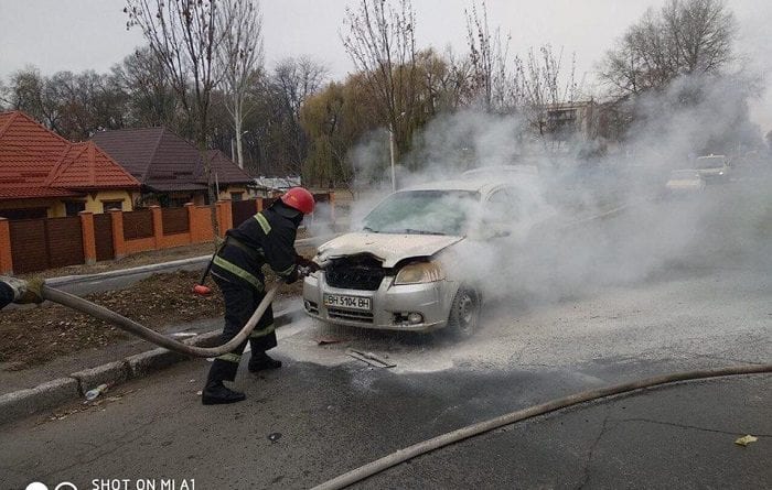 В Одесской области на ходу загорелась легковушка