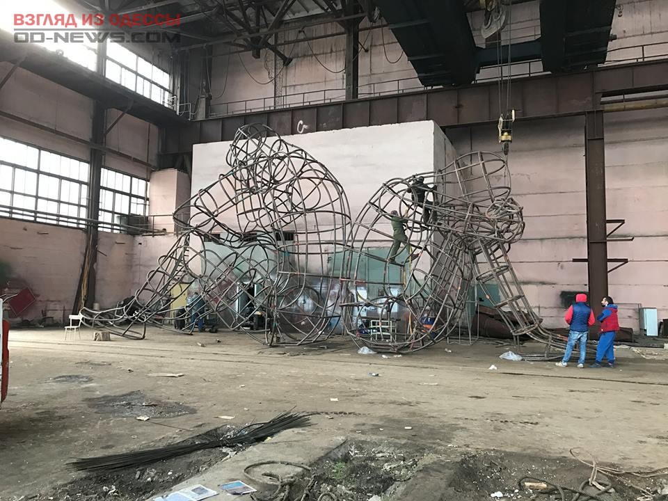В Одессе занялись установкой гигантской скульптуры