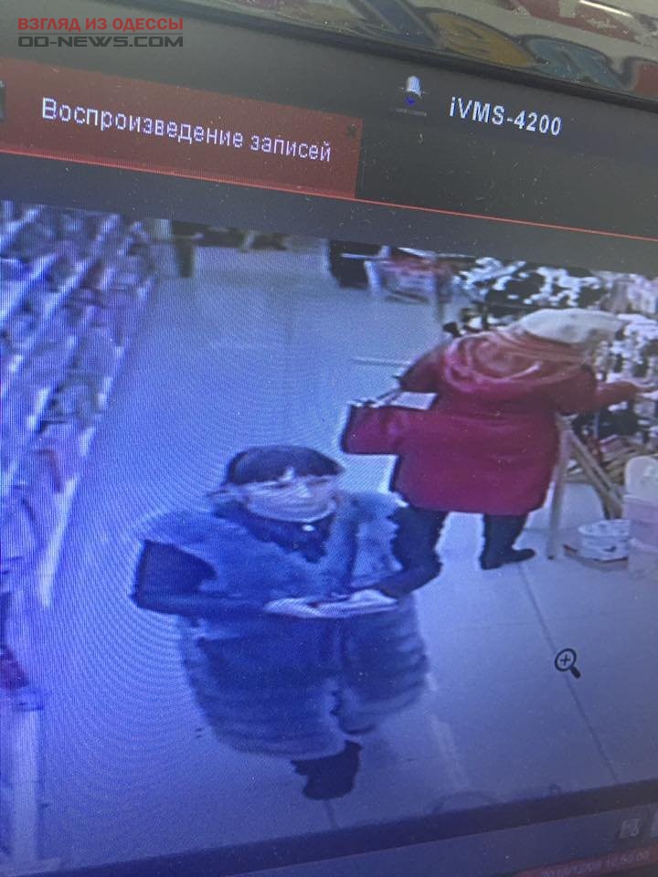 В Одессе в одном из магазинов обокрали покупательницу