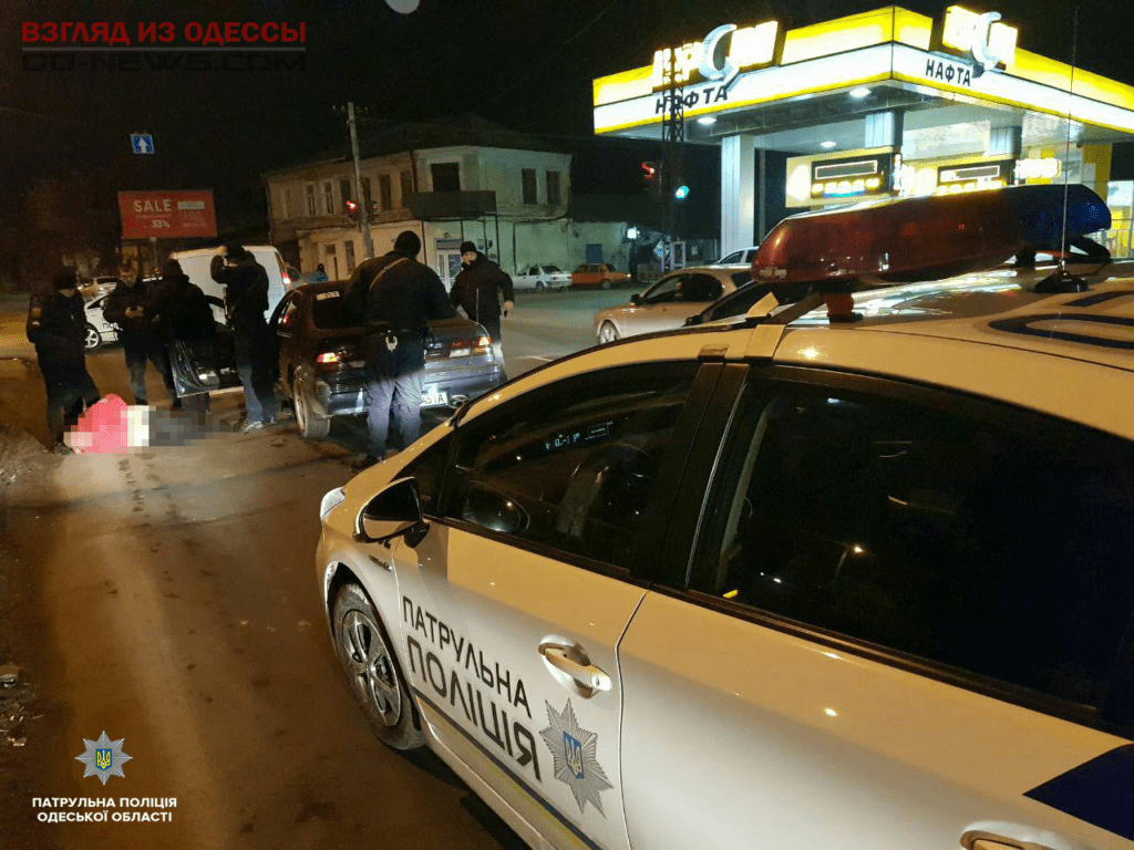 В Одессе водитель заблокировал пассажирку в салоне автомобиля