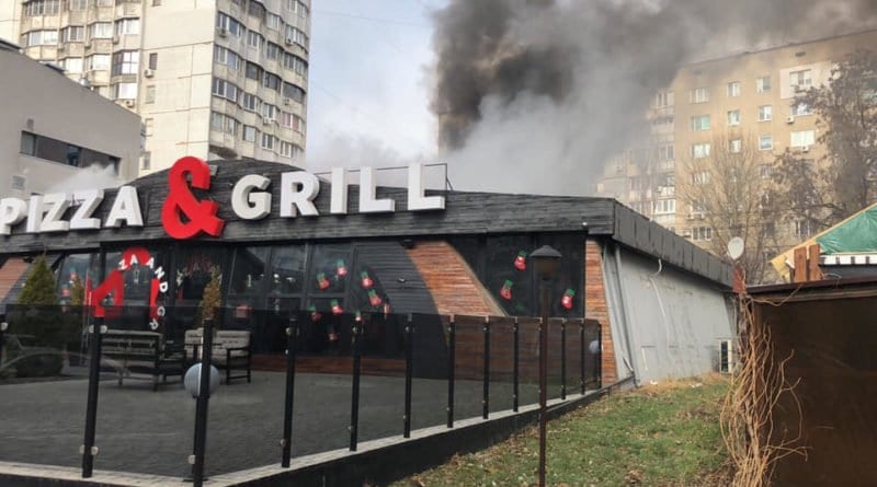 В спальном районе Одессы загорелся популярный ресторан