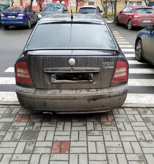 Автохамы Одессы стали парковаться на «зебрах»