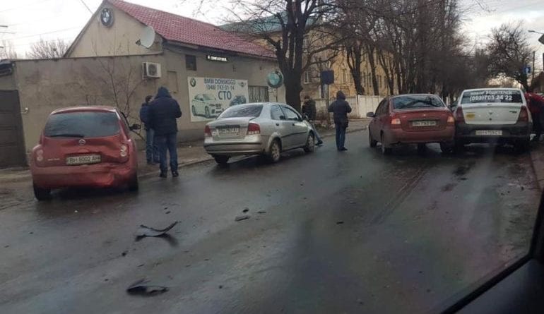 В Одессе произошло масштабное ДТП по вине одного водителя
