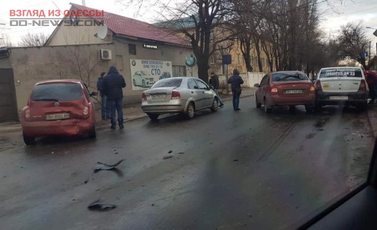 В Одессе произошло масштабное ДТП по вине одного водителя