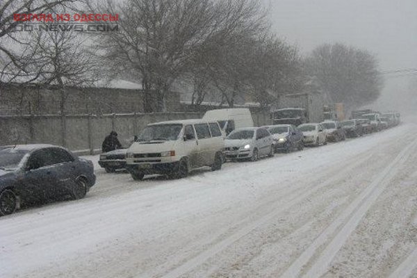 Одесских водителей призывают учитывать обстановку на дорогах