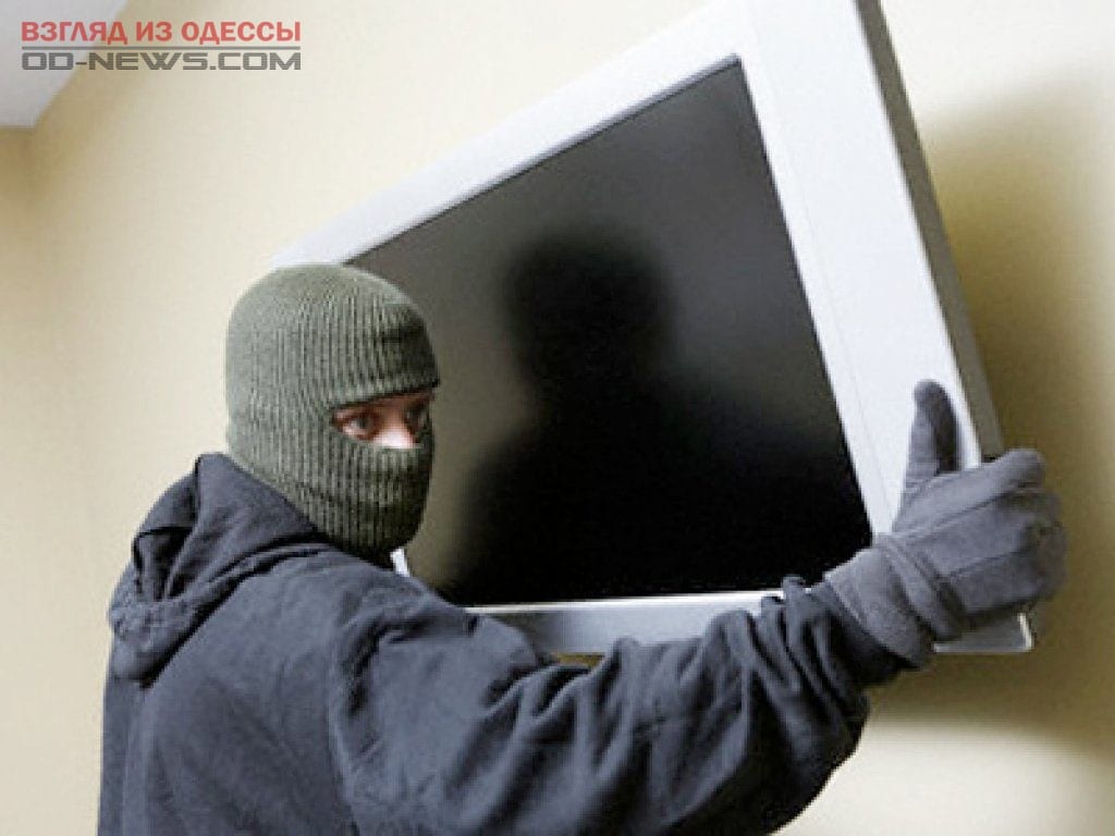 В Одессе из бара похитили телевизор