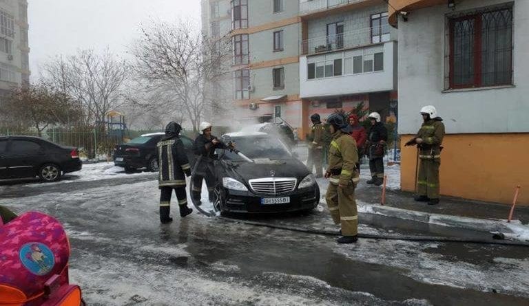 В Одессе на улице Балковской загорелось авто