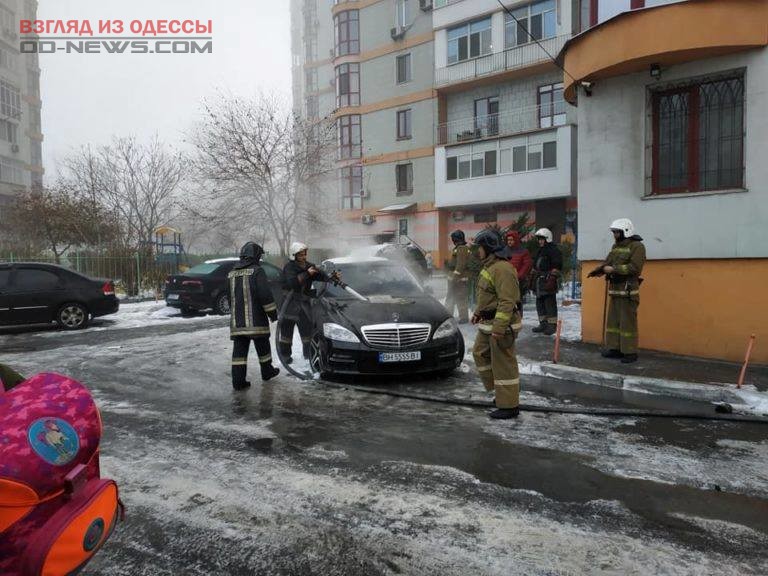 В Одессе на улице Балковской загорелось авто