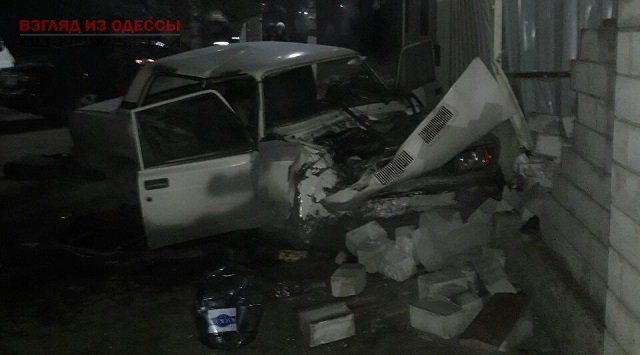 Под Одессой пострадавших в автокатастрофе пришлось деблокировать