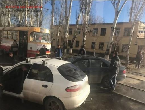 В спальном районе Одессы в результате ДТП остановлен трамвай