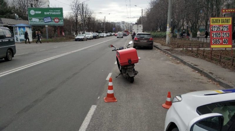 В Одессе под колесами мопеда оказалась одесситка