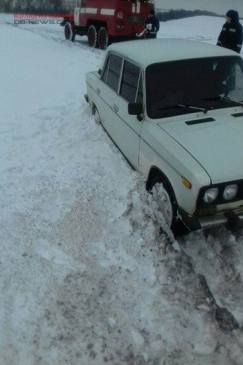 В Одесской области спасателям пришлось вытаскивать застрявший транспорт