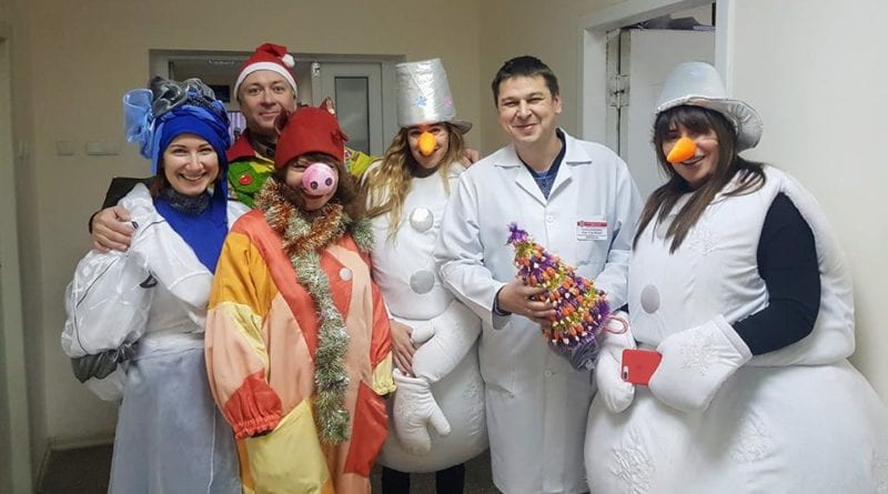 Одесские волонтеры поздравили военных, которые лечатся в госпитале