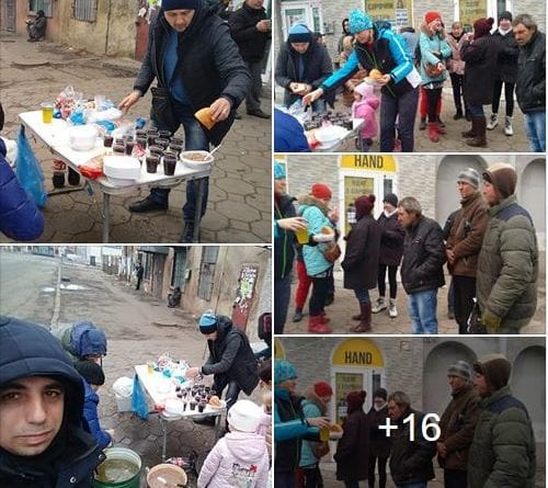 В Одессе для бездомных людей волонтеры накрыли стол