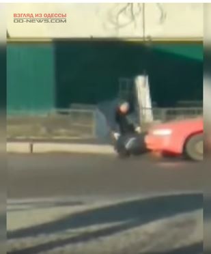 В Одессе водитель, сбивший человека, оттащил тело в сторону и уехал