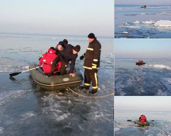 Под Одессой спасатели доставали детей, оказавшихся на льду в 500 метрах от берега