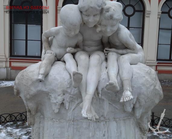 В центре Одессы неизвестные повредили известную скульптуру