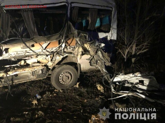 Под Одессой произошла крупная авария с участием маршрутки: есть погибшие пассажиры
