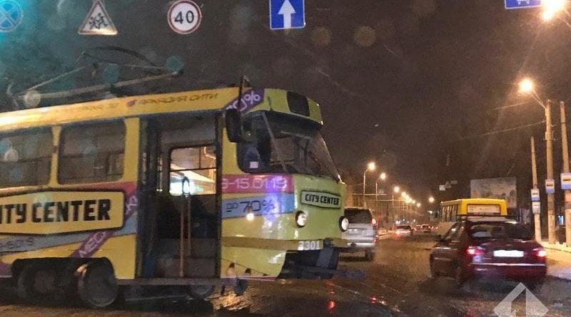 В Одессе трамвай сошел с рельс из-за непогоды