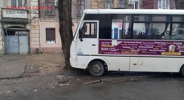 Маршрутка в Одессе не выдержала испытание гололедом (фото)