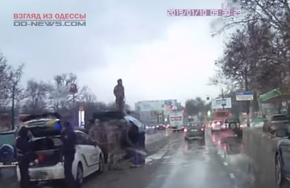 В Одессе произошла авария участием военной техники